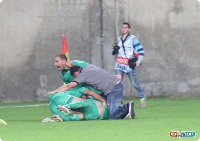 תיקו מאופס.. עד הדקה ה-84. שחקני נצרת ודורה חוגגים (עבדאללה אזברגה)